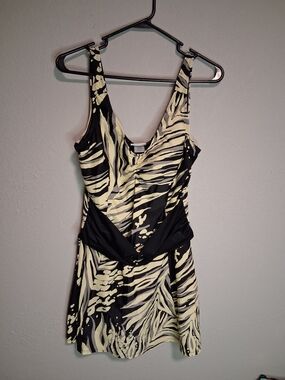 Jaclyn Smith Swim Dress One Piece Palm Print Size 12 Belted Swimwear